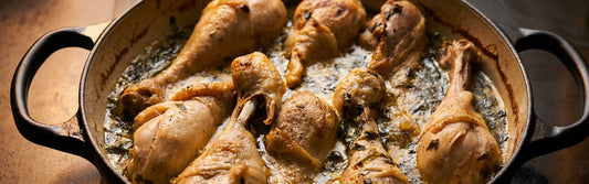 Kip in romige dragonsaus