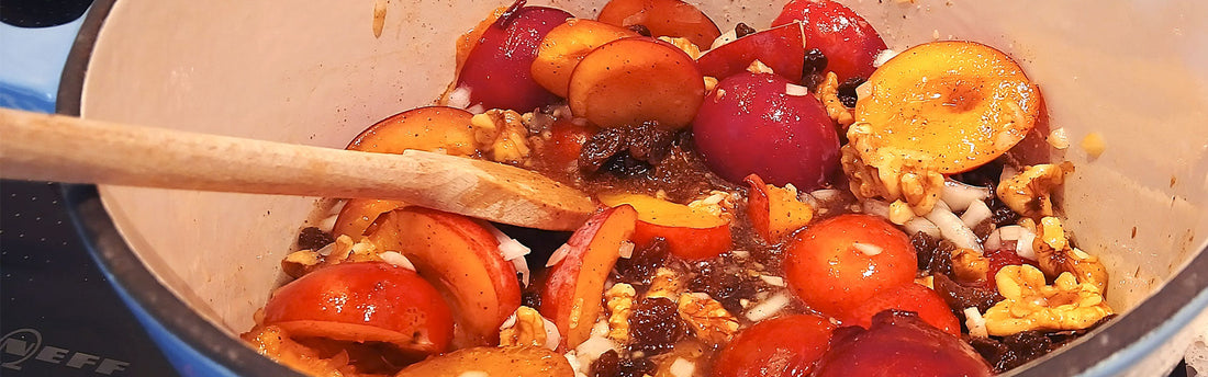 Pruimenchutney met rozijnen en walnoten