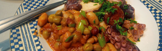 Pulpo con chorizo y alubias blancas