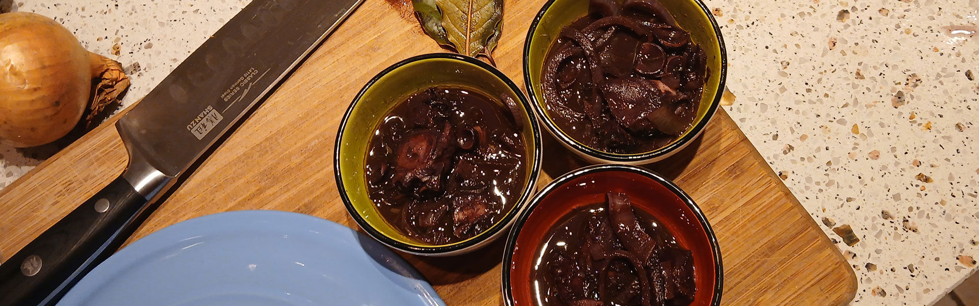 Griekse octopus in rode wijn