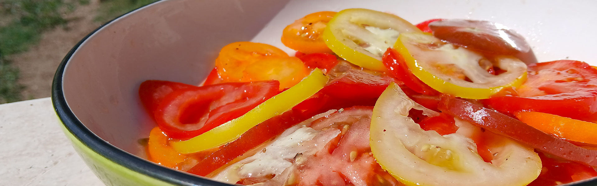 Oma’s tomatensalade met zoetzure dressing