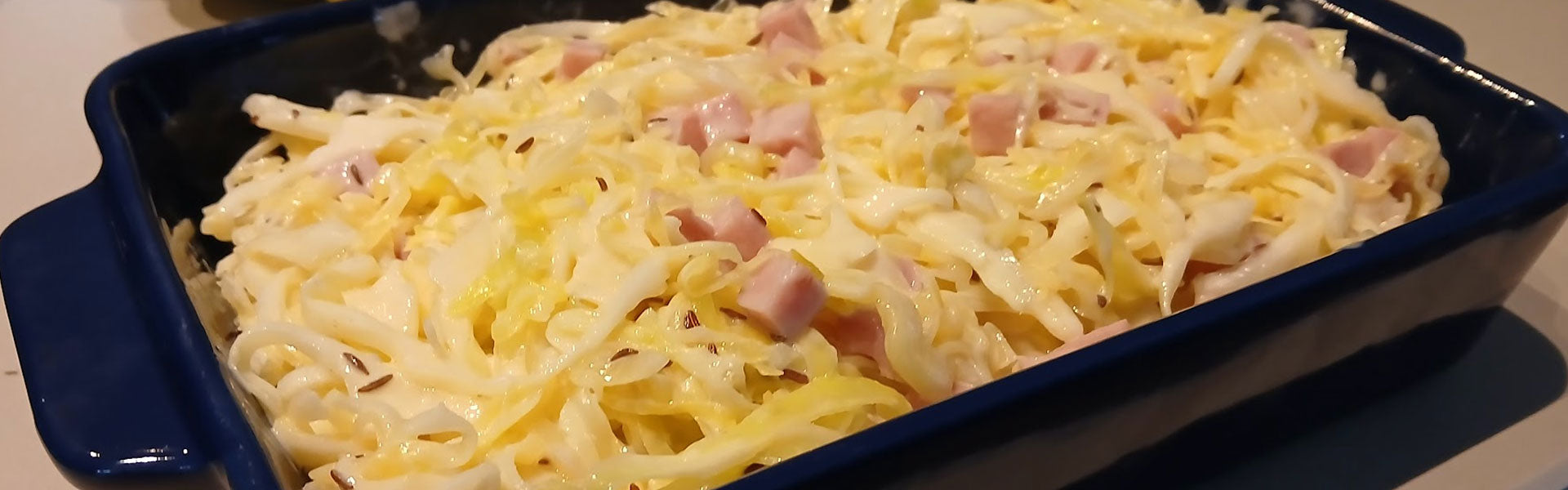 Romige spitskool met ham in roomsaus