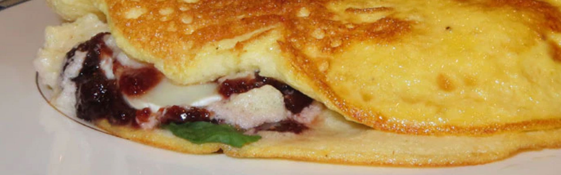 Schuimomelet met geitenkaas en vijgenjam