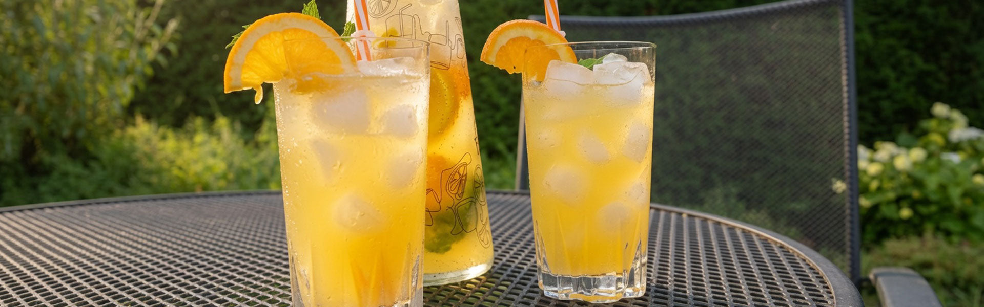 Sinaasappel-limoenlimonade met munt